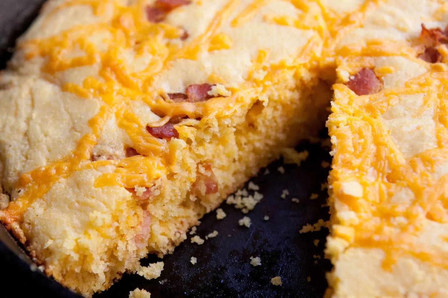 cheesy-bacon-jalapeno-skillet-cornbread-recipe