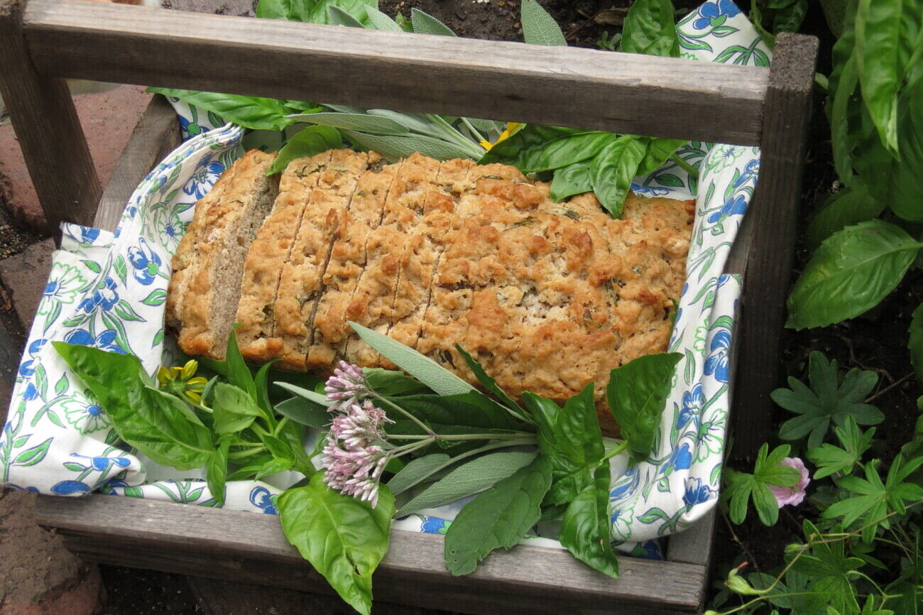 strawberry-beer-bread-with-fresh-basil-recipe